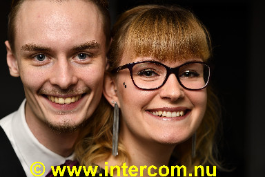 00 55 Young couple_85M1099